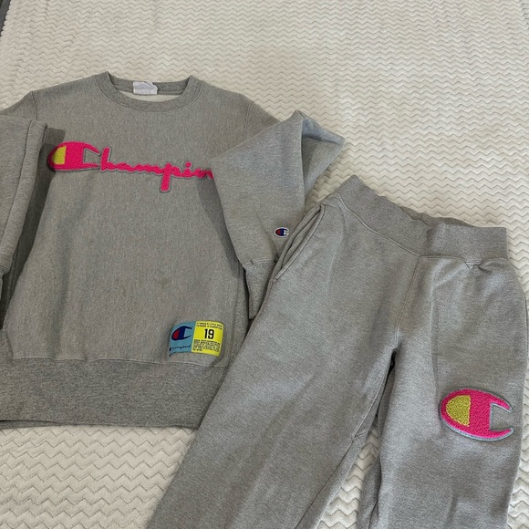 Women’s Champion jogger crew set. Used w/small stain on sweater. XS - Picture 2 of 7